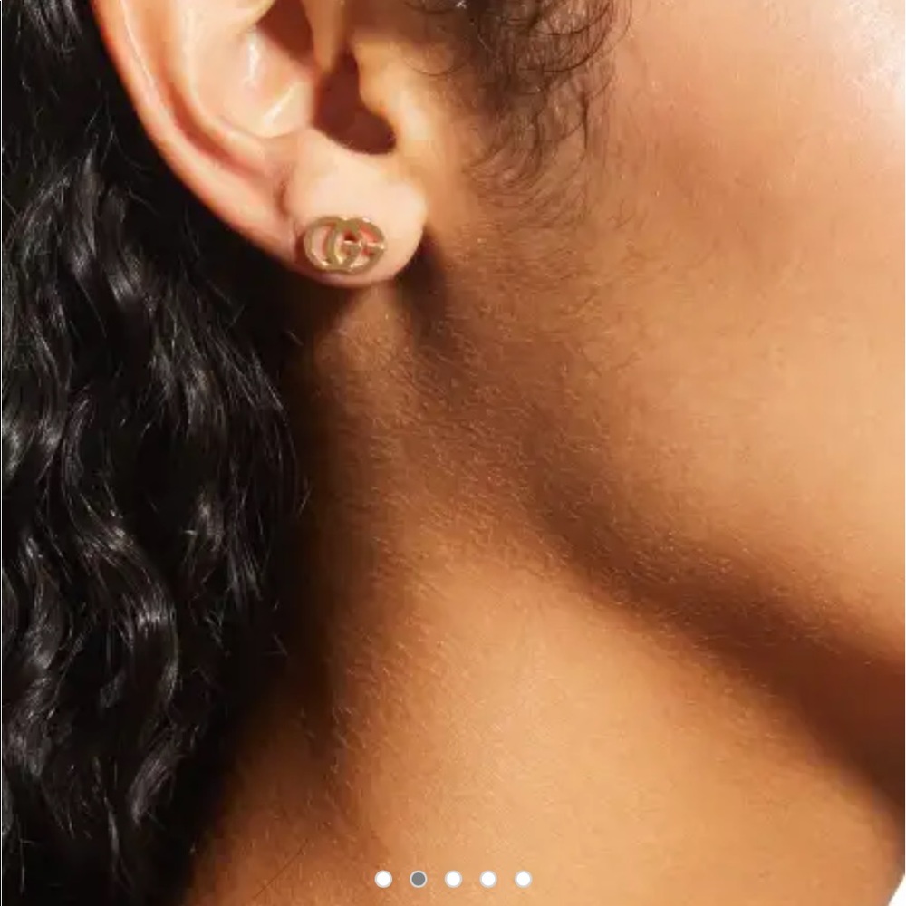 Gucci classic GG 18k gold earrings